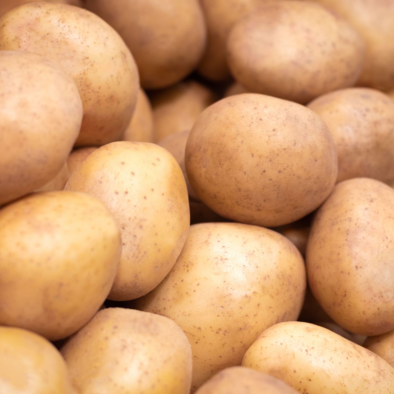 5 Seconds: Peel a Potato with a Paper Towel